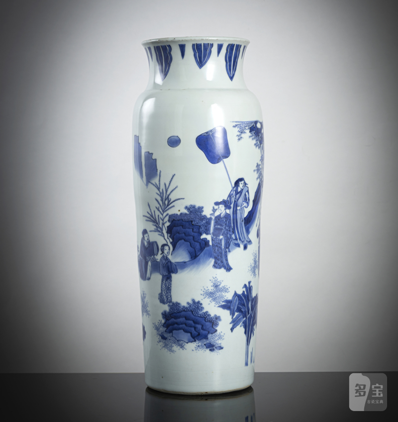 A good Transitional porcelain sleeve vase with underglaze blue decoration of a novel scene - 图2